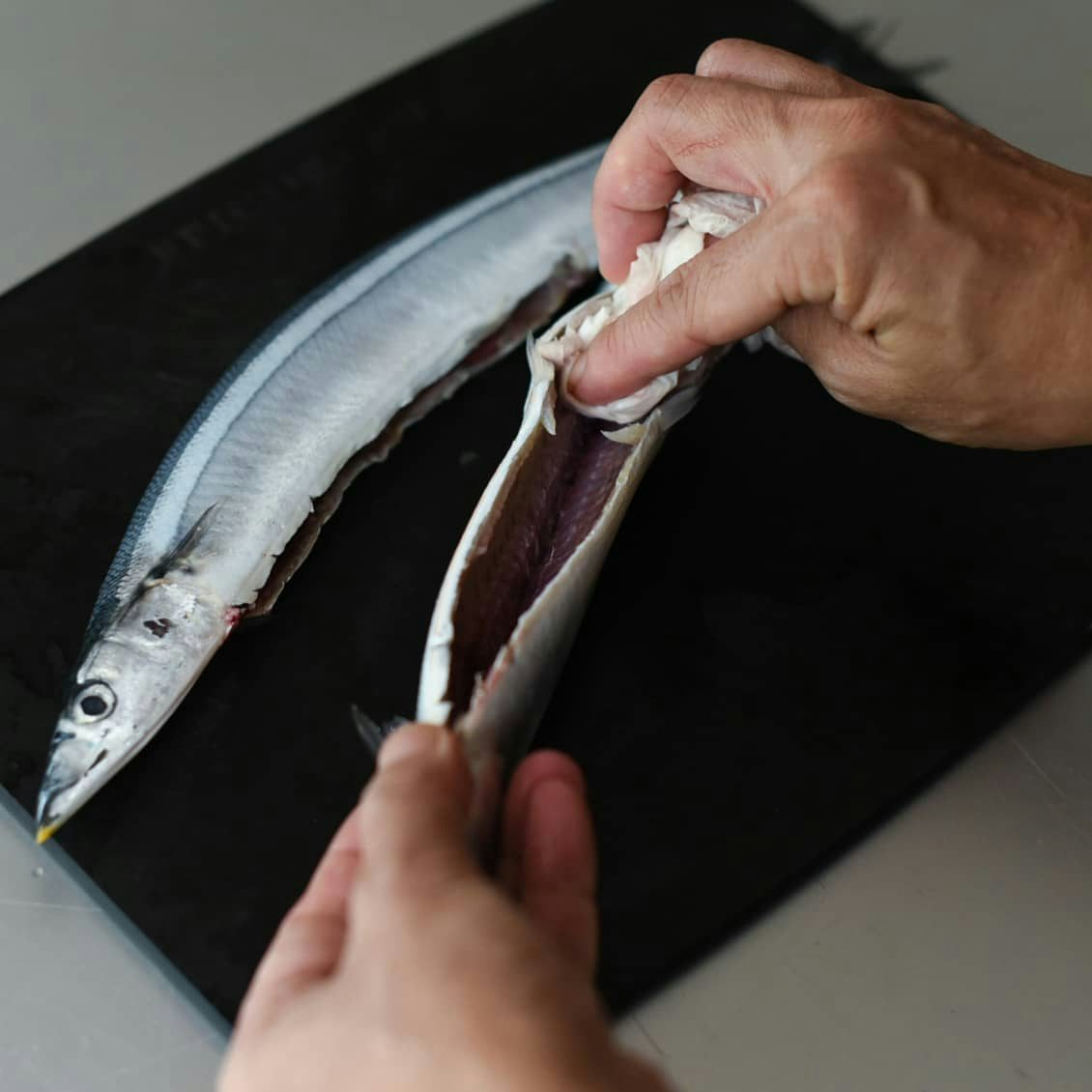 さんまの骨から出汁たっぷり 簡単絶品秋刀魚の炊き込みごはんレシピ 北欧 暮らしの道具店 さんまの骨から出汁たっぷり 簡単絶品秋刀魚の炊き込みごはんレシピ 北欧 暮らしの道具店