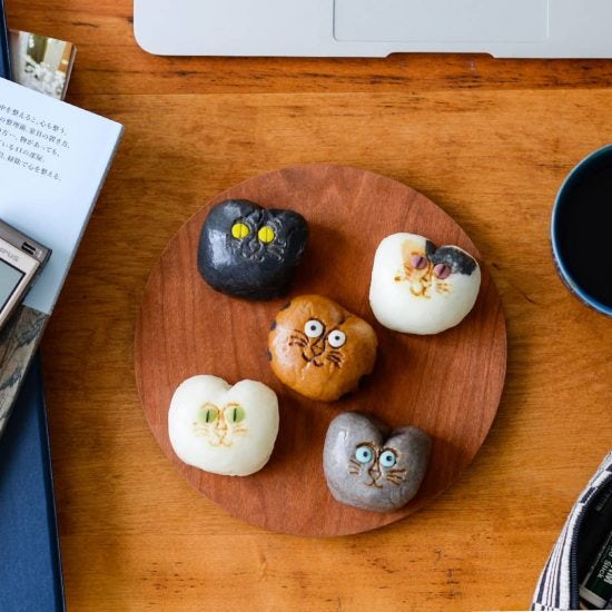 お土産にもぴったりの日本の老舗和菓子屋が作る 猫のおまんじゅう 北欧 暮らしの道具店 お土産にもぴったりの日本の老舗和菓子屋が作る 猫のおまんじゅう 北欧 暮らしの道具店