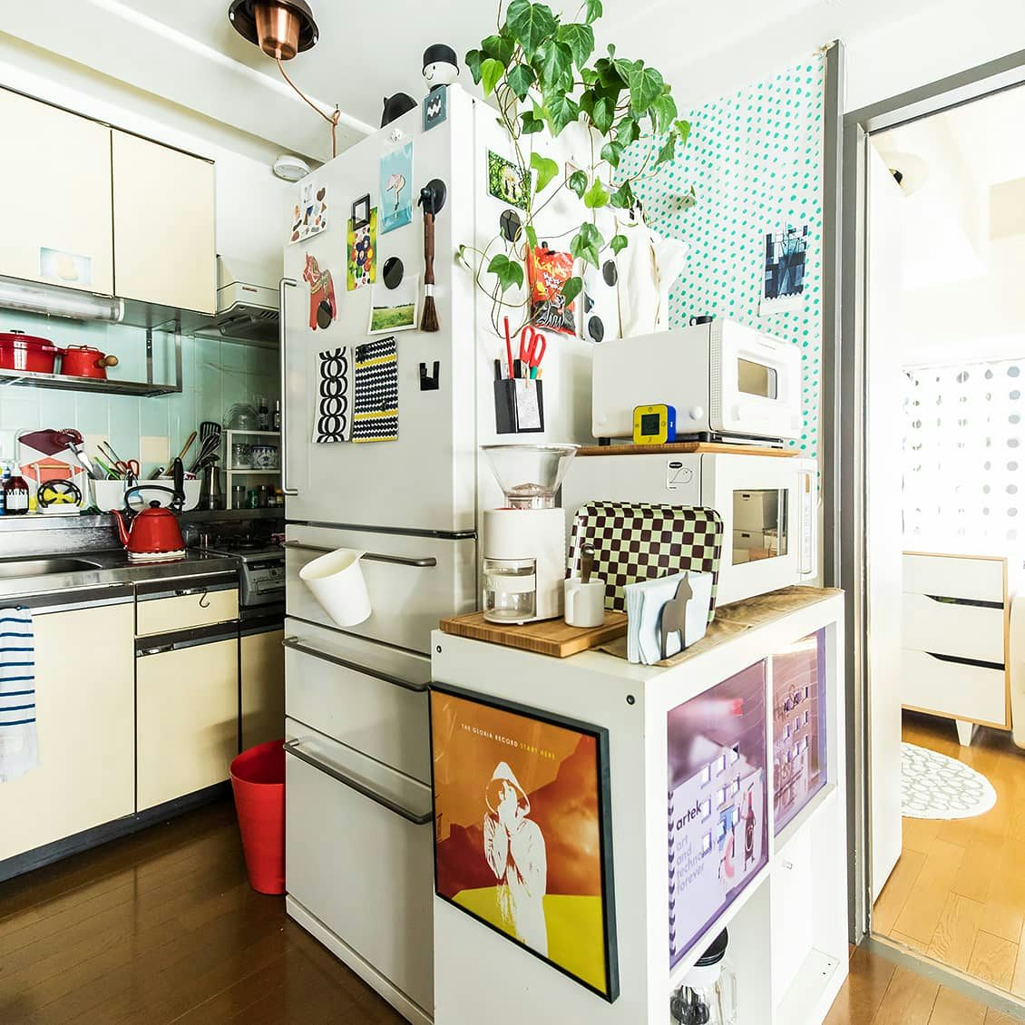 Ikeaのオープンシェルフを間仕切りに 1ldk 賃貸インテリアの工夫 北欧 暮らしの道具店 Ikeaのオープンシェルフを間仕切りに 1ldk 賃貸インテリアの工夫 北欧 暮らしの道具店