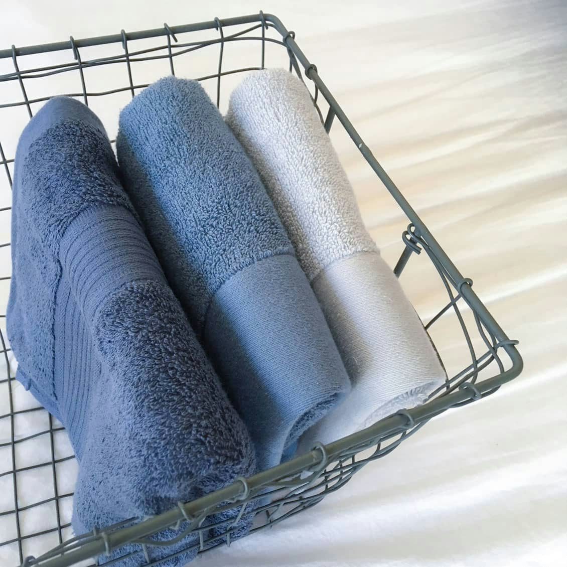 スタッフコラム くすんだ青 とともに思い出す 社会人になった頃のこと 北欧 暮らしの道具店 スタッフコラム くすんだ青 とともに思い出す 社会人になった頃のこと 北欧 暮らしの道具店