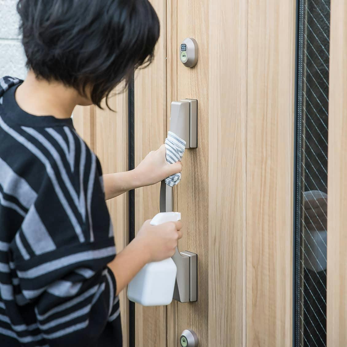 簡単で最速！窓ガラスや網戸、玄関、床の大掃除の方法とは？ 北欧、暮らしの道具店