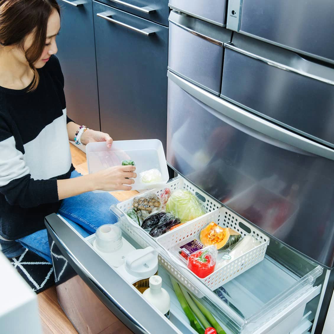 冷蔵庫の野菜室も100円均一のカゴを使って収納 北欧 暮らしの道具店