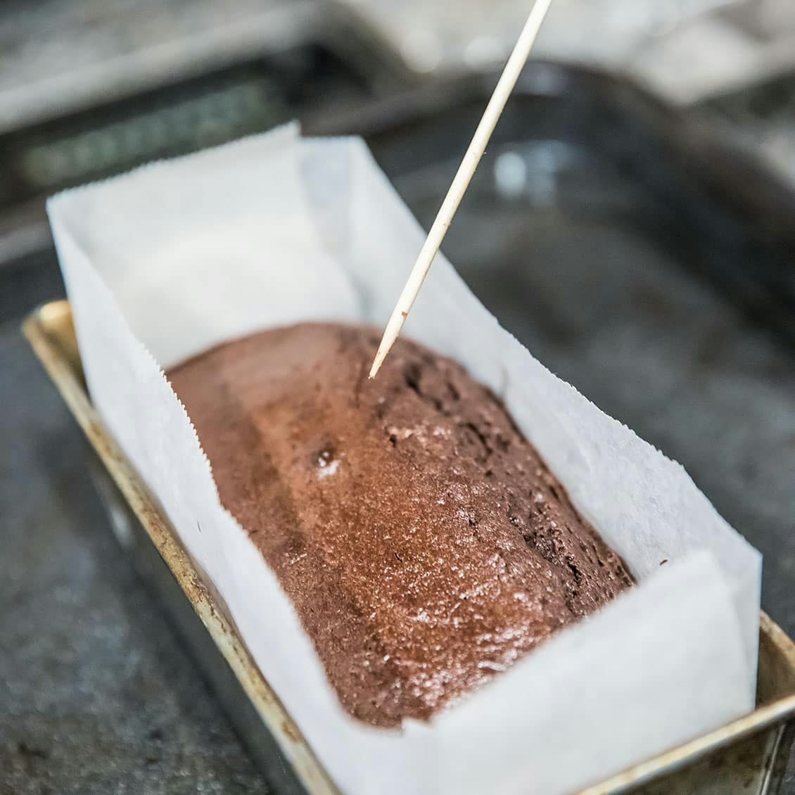ケーキが一台焼けたなら ワンボウルで混ぜるだけ バターを使わない チョコレートケーキ 北欧 暮らしの道具店 ケーキが一台焼けたなら ワンボウルで混ぜるだけ バターを使わない チョコレートケーキ 北欧 暮らしの道具店