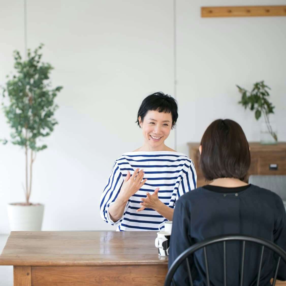 普通をおしゃれに 第1話 はなさんが選ぶ ふつうのおしゃれ って ボーダーが主役の春コーデ 北欧 暮らしの道具店 普通をおしゃれに 第1話 はなさんが選ぶ ふつうのおしゃれ って ボーダーが主役の春コーデ 北欧 暮らしの道具店