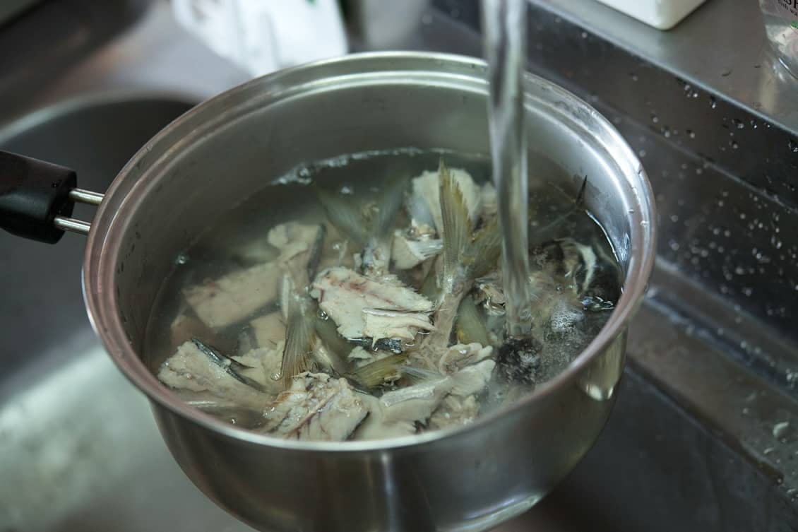 魚を丸ごと買ってみる 後編 初めてでも 失敗しても おいしい 今夜は あじのたたきにしよう 北欧 暮らしの道具店