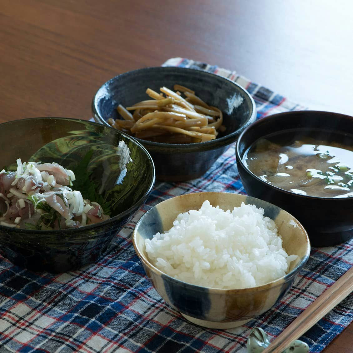 魚を丸ごと買ってみる 後編 初めてでも 失敗しても おいしい 今夜は あじのたたきにしよう 北欧 暮らしの道具店 魚を丸ごと買ってみる 後編 初めてでも 失敗しても おいしい 今夜は あじのたたきにしよう 北欧 暮らしの道具店
