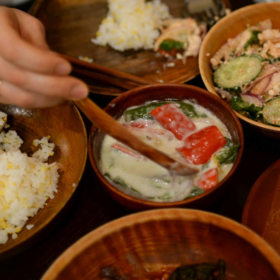 週末は世界旅行 第2回 唐辛子 を食べると幸せになる ブータンの辛 い味を体当たり体験 北欧 暮らしの道具店 週末は世界旅行 第2回 唐辛子 を食べると幸せになる ブータンの辛 い味を体当たり体験 北欧 暮らしの道具店