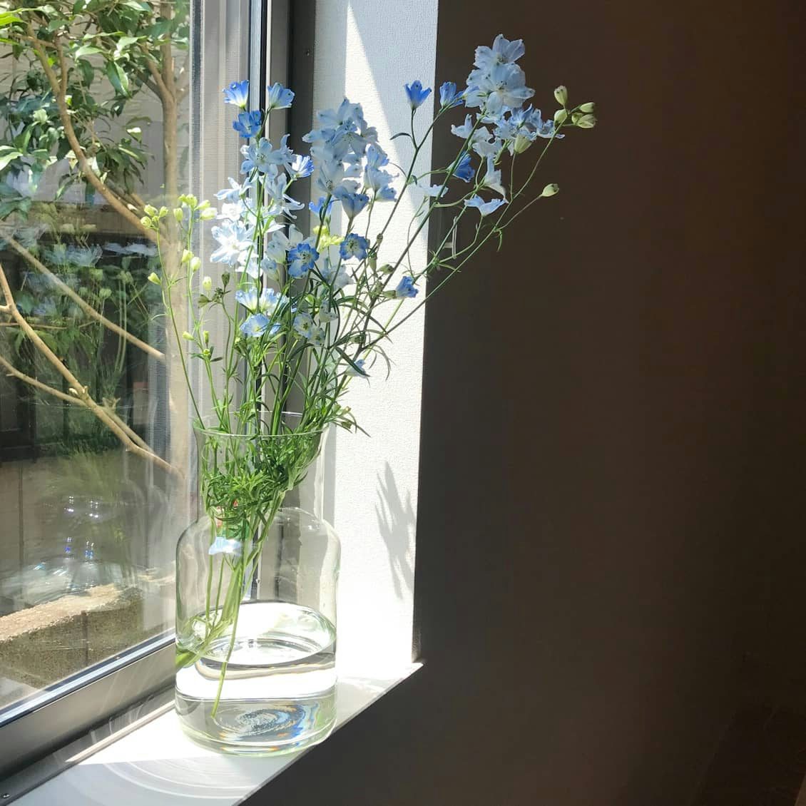 ガラスの花瓶は簡単でおしゃれ 花を活けるハードルがグッと下がる 北欧 暮らしの道具店 ガラスの花瓶は簡単でおしゃれ 花を活けるハードルがグッと下がる 北欧 暮らしの道具店