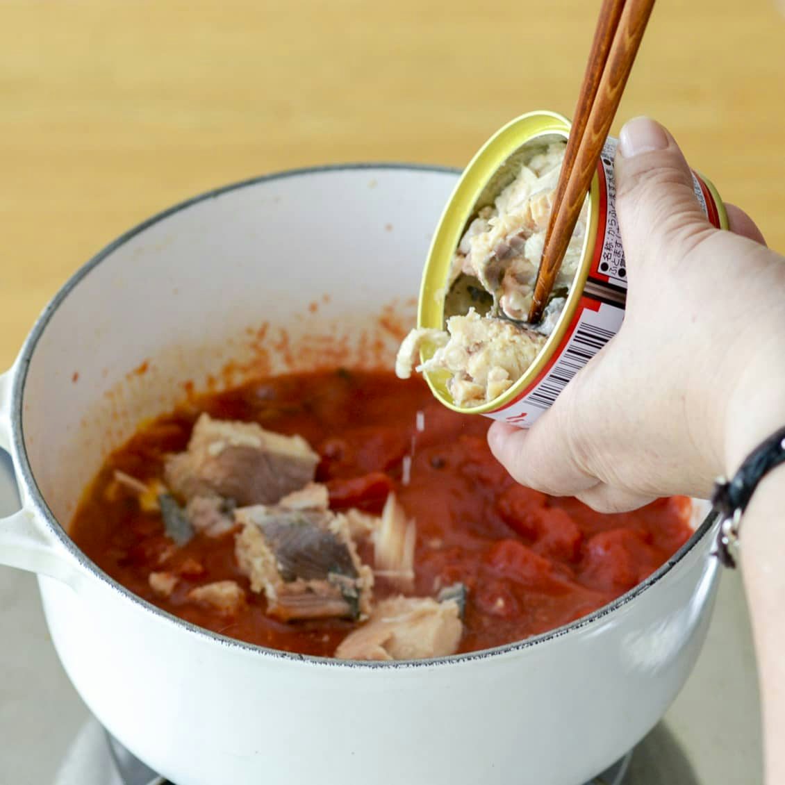 鮭缶レシピ 缶詰でトマト煮込みやパスタも作れる 栄養たっぷり献立 北欧 暮らしの道具店 鮭缶レシピ 缶詰でトマト煮込みやパスタも作れる 栄養たっぷり献立 北欧 暮らしの道具店
