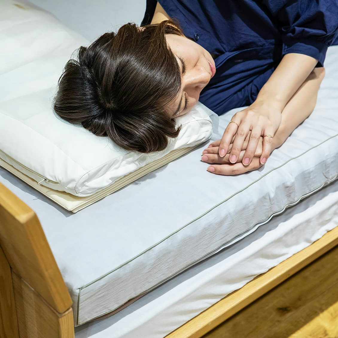 睡眠で肩こり改善 正しい枕の選びかた 使いかた 北欧 暮らしの道具店 睡眠で肩こり改善 正しい枕の選びかた 使いかた 北欧 暮らしの道具店