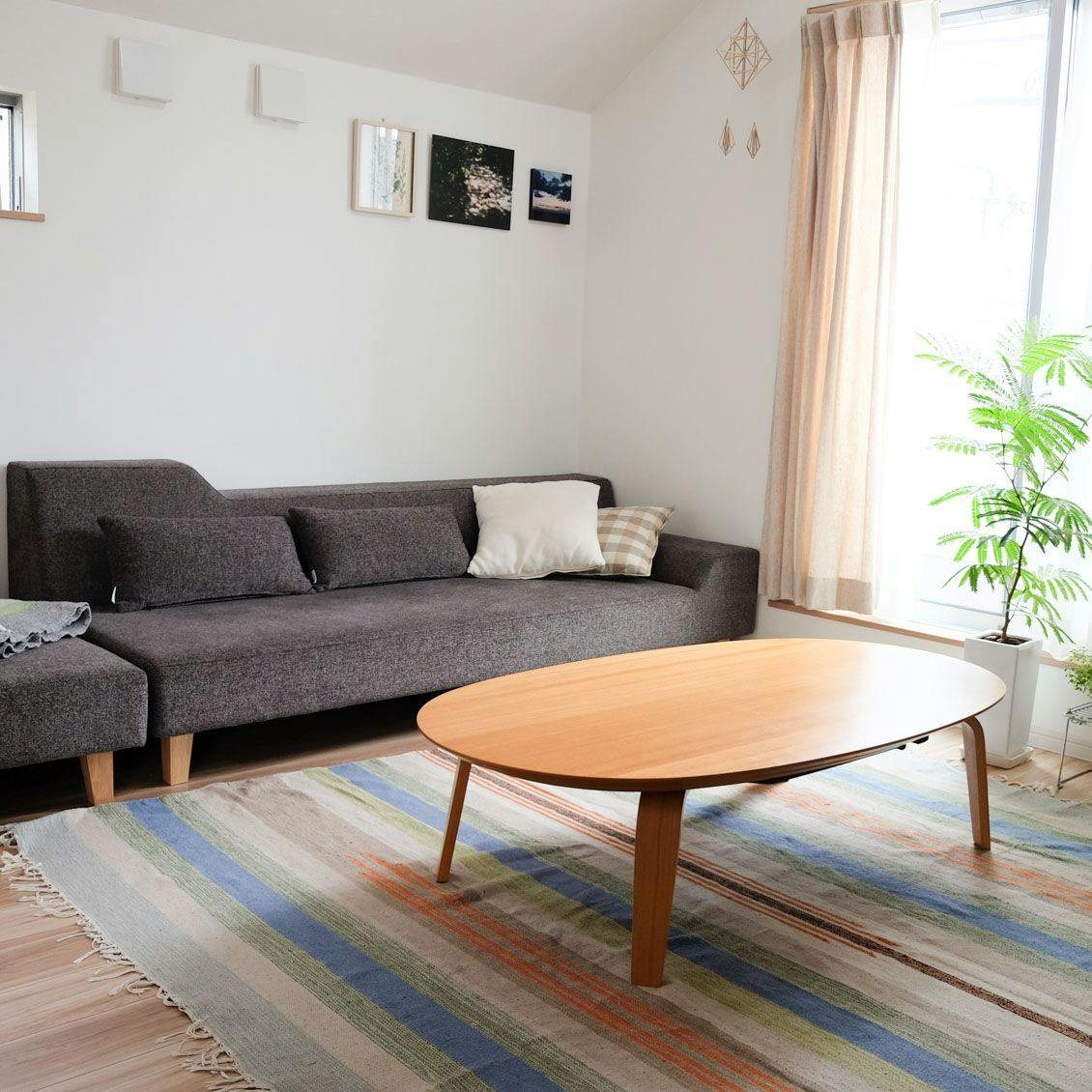ラグを6 7 14畳のリビングにソファーを合わせたインテリア 北欧 暮らしの道具店