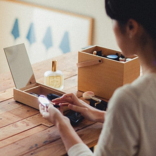 メイク道具入れのおすすめ！収納力もある鏡付きの木製ボックス