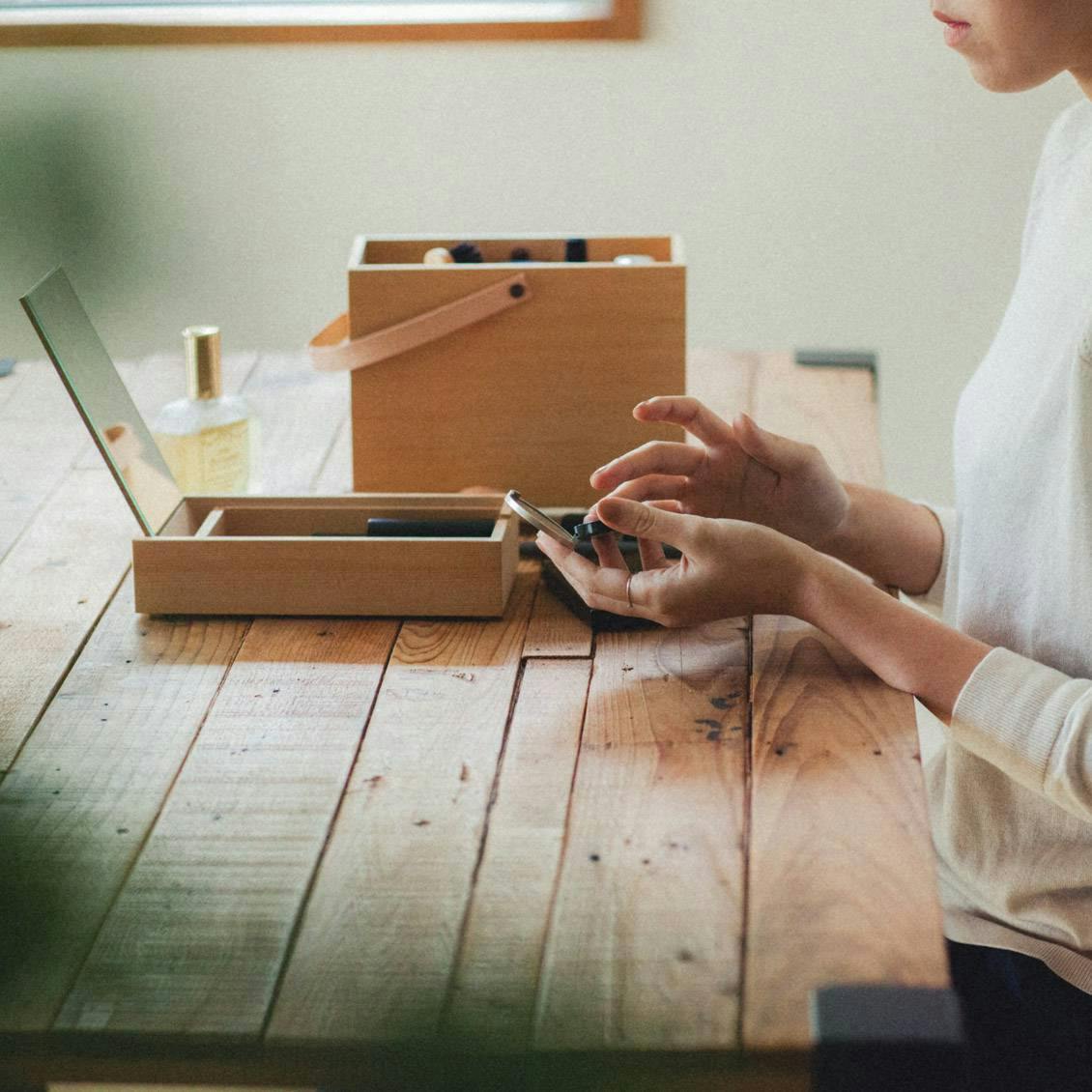 メイク道具入れのおすすめ！収納力もある鏡付きの木製ボックス 北欧、暮らしの道具店