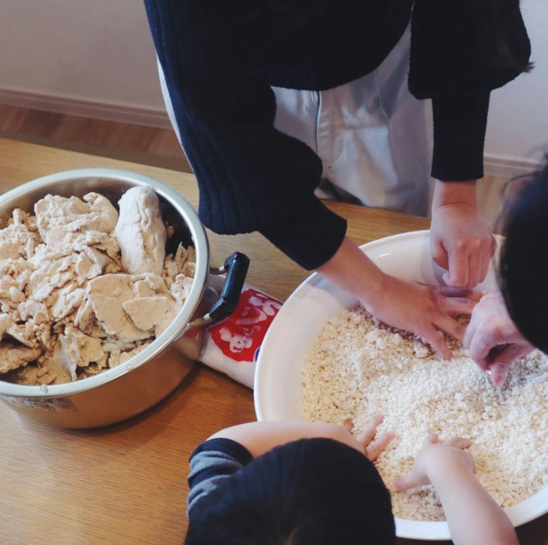 ジップロックで仕込む手作り味噌 大人数で作ると楽しい 北欧 暮らしの道具店 ジップロックで仕込む手作り味噌 大人数で作ると楽しい 北欧 暮らしの道具店