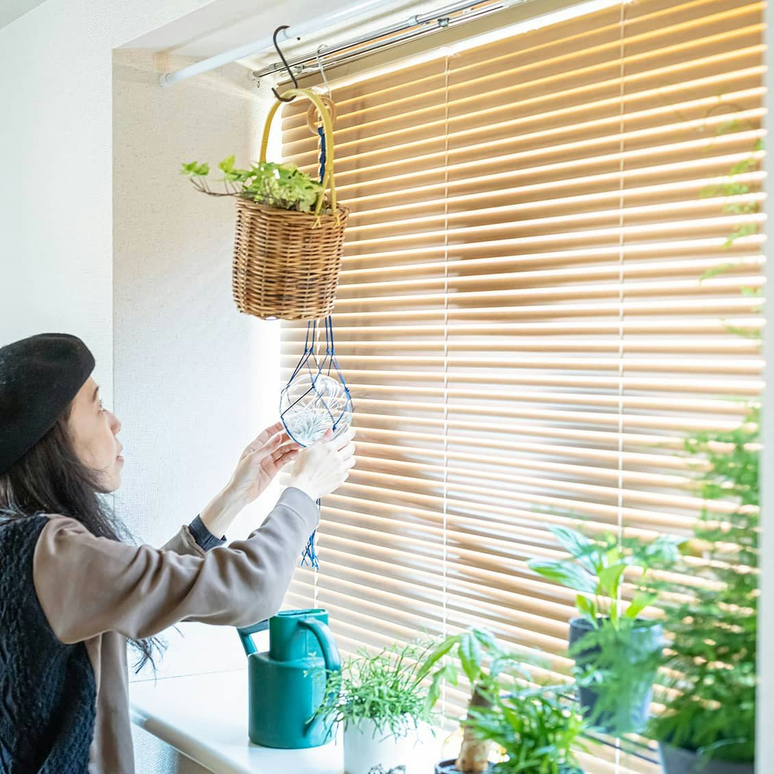 出窓に観葉植物を置くなら グリーンのある窓辺インテリア 北欧 暮らしの道具店