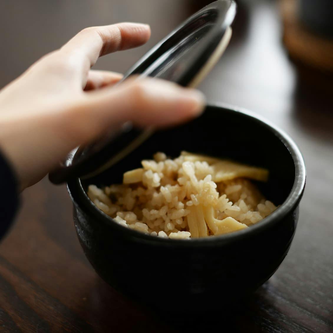 レンジもOK！ご飯を美味しく保つ陶器の一膳おひつって？ - 北欧、暮らしの道具店