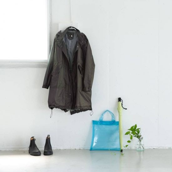 街で使えるザノースフェイスのレインコートやショートブーツで 大雨もへっちゃら 北欧 暮らしの道具店