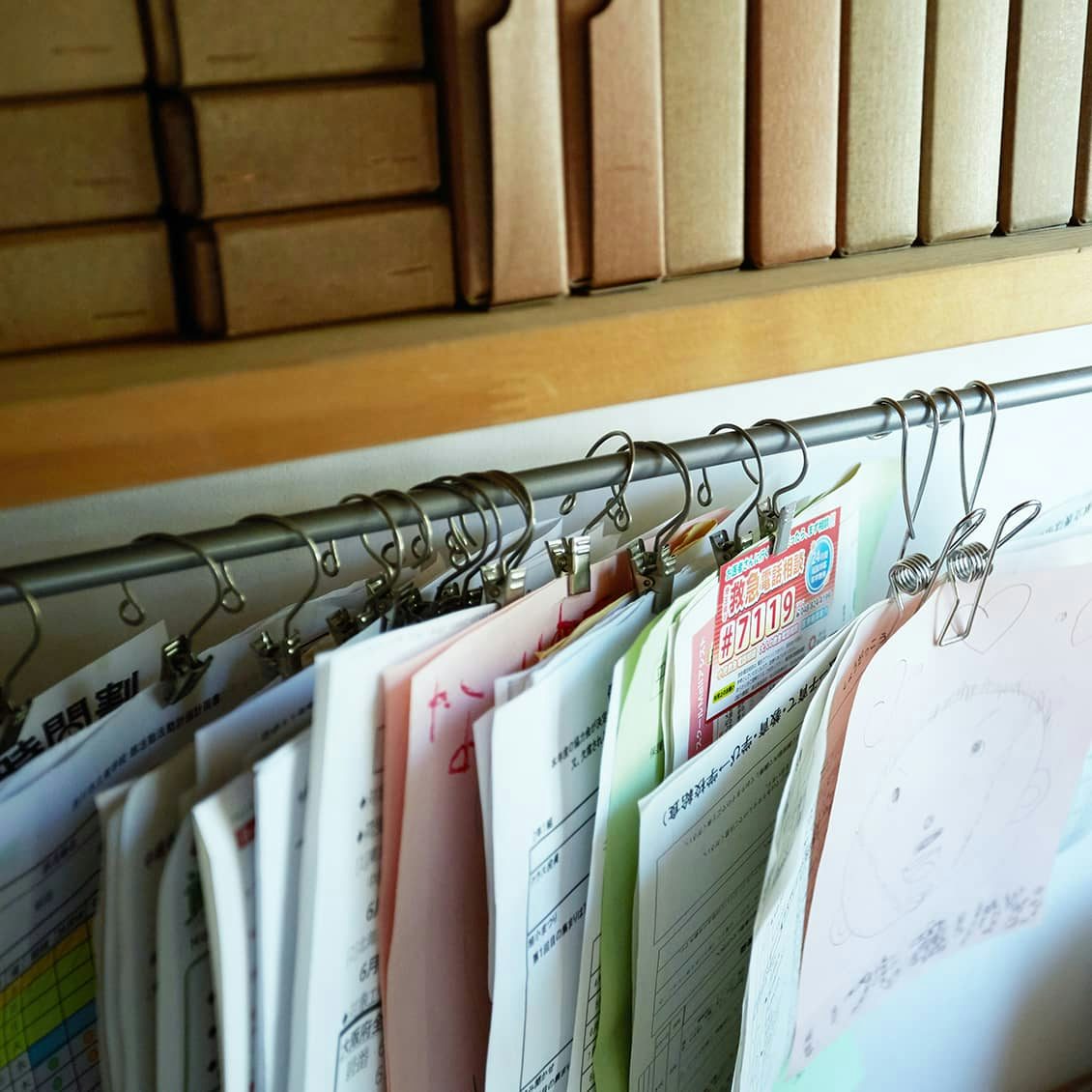 隙間を使って書類収納をdiy 家具やフックで叶える収納術 北欧 暮らしの道具店 隙間を使って書類収納をdiy 家具やフックで叶える収納術 北欧 暮らしの道具店