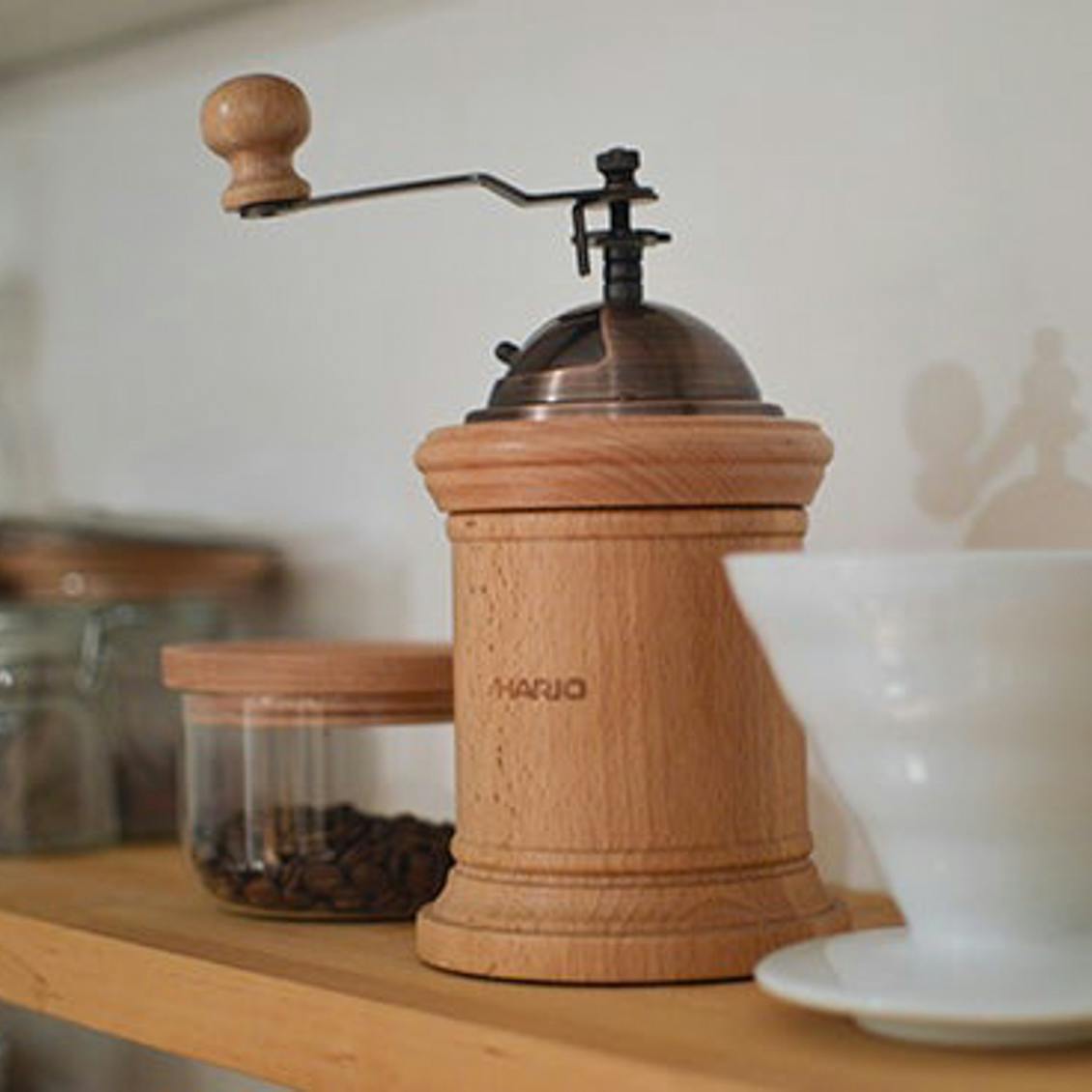 雑貨のはなしをしよう 気分の切り替えが下手な僕の強い味方 Hario のコーヒーミル 北欧 暮らしの道具店