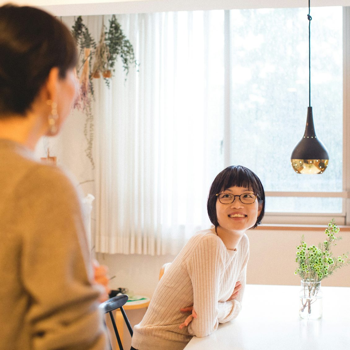 佐藤友子 土門蘭の なんとか暮らしてます インテリア編 前編 インテリアは 自分との対話 北欧 暮らしの道具店 佐藤友子 土門蘭の なんとか暮らしてます インテリア編 前編 インテリアは 自分との対話 北欧 暮らしの道具店