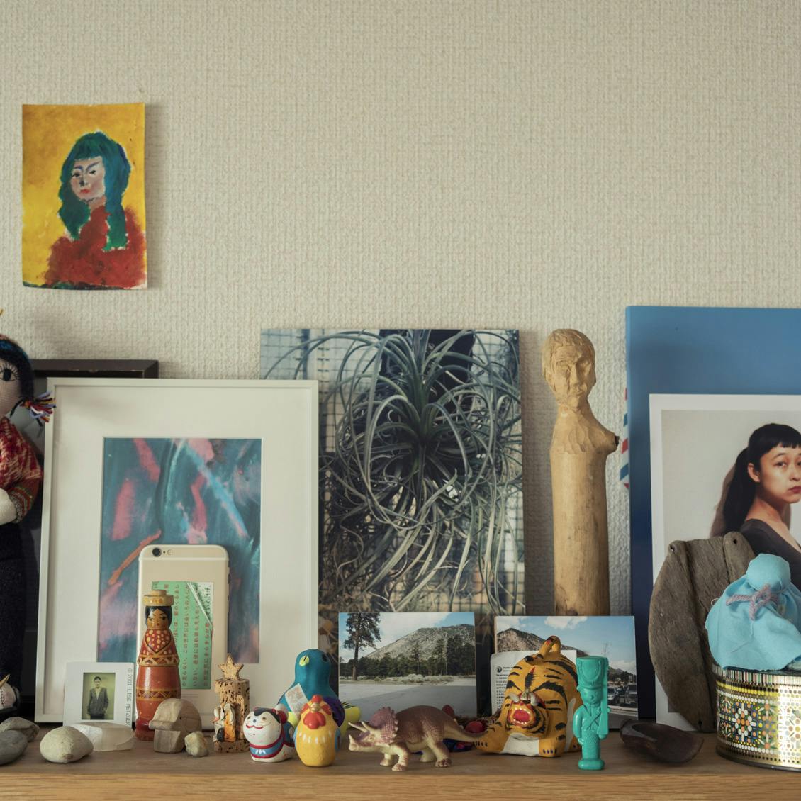 本棚を整理してぐっとおしゃれに 雑貨の並べ方 4つのコツ 北欧 暮らしの道具店