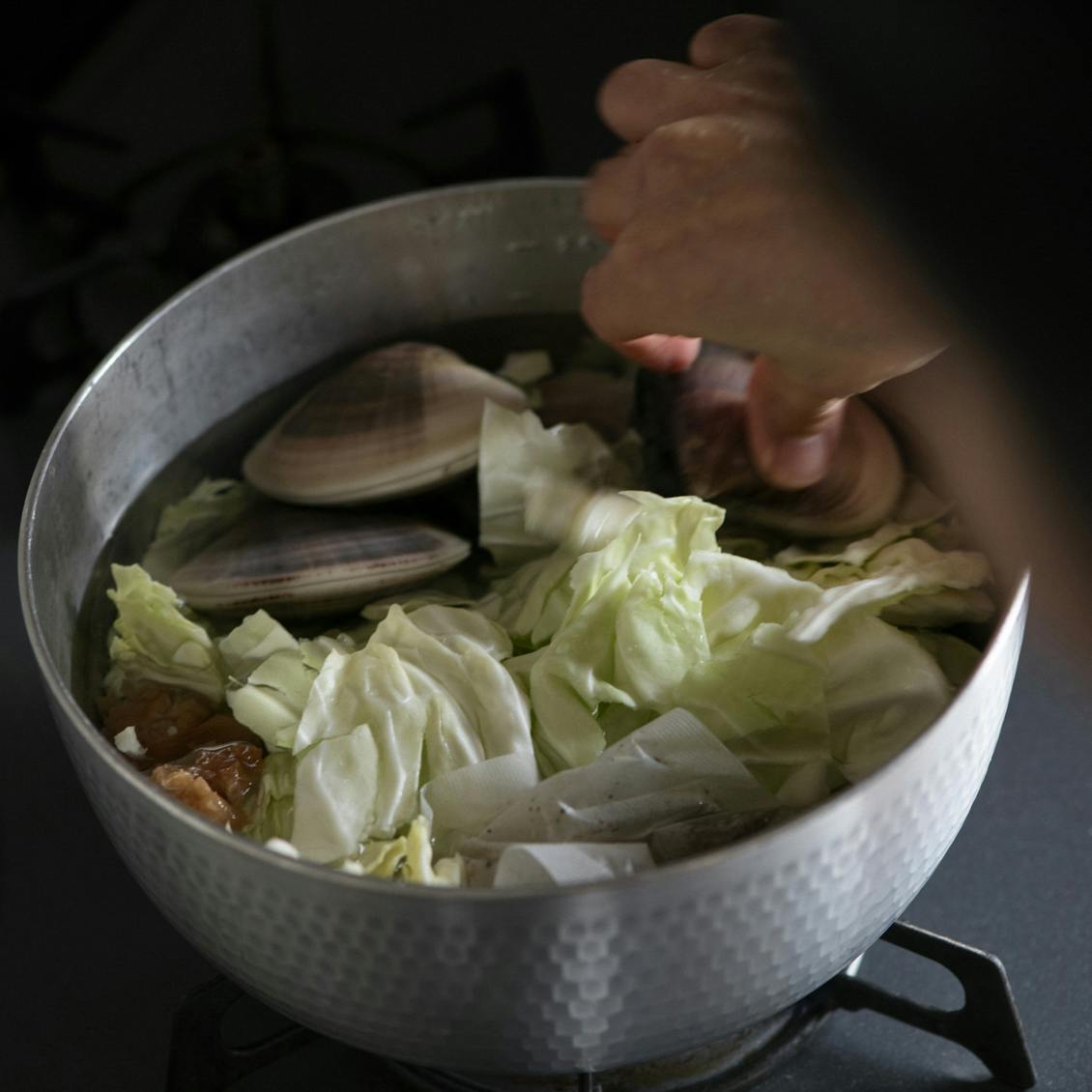 寿木けいさんに聞く 春キャベツのラーメンとごま酢あえレシピ 北欧 暮らしの道具店