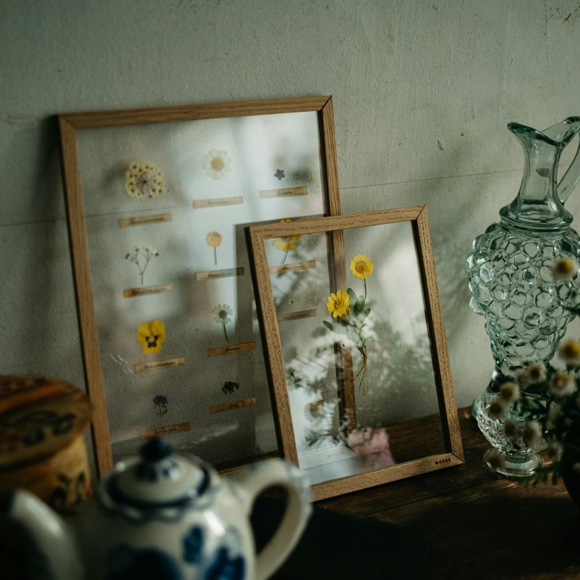 ヨーロッパ　アンティーク　押し花 Pressed flower フレーム〜押し花アート〜A5 Walnut | iichi 日々の