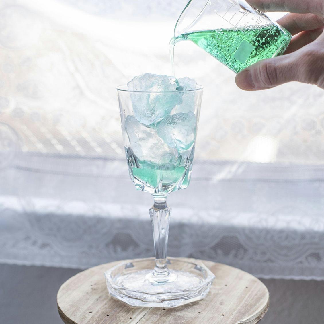 まるで純喫茶のよう。エメラルドグリーンのクリームソーダ - 北欧