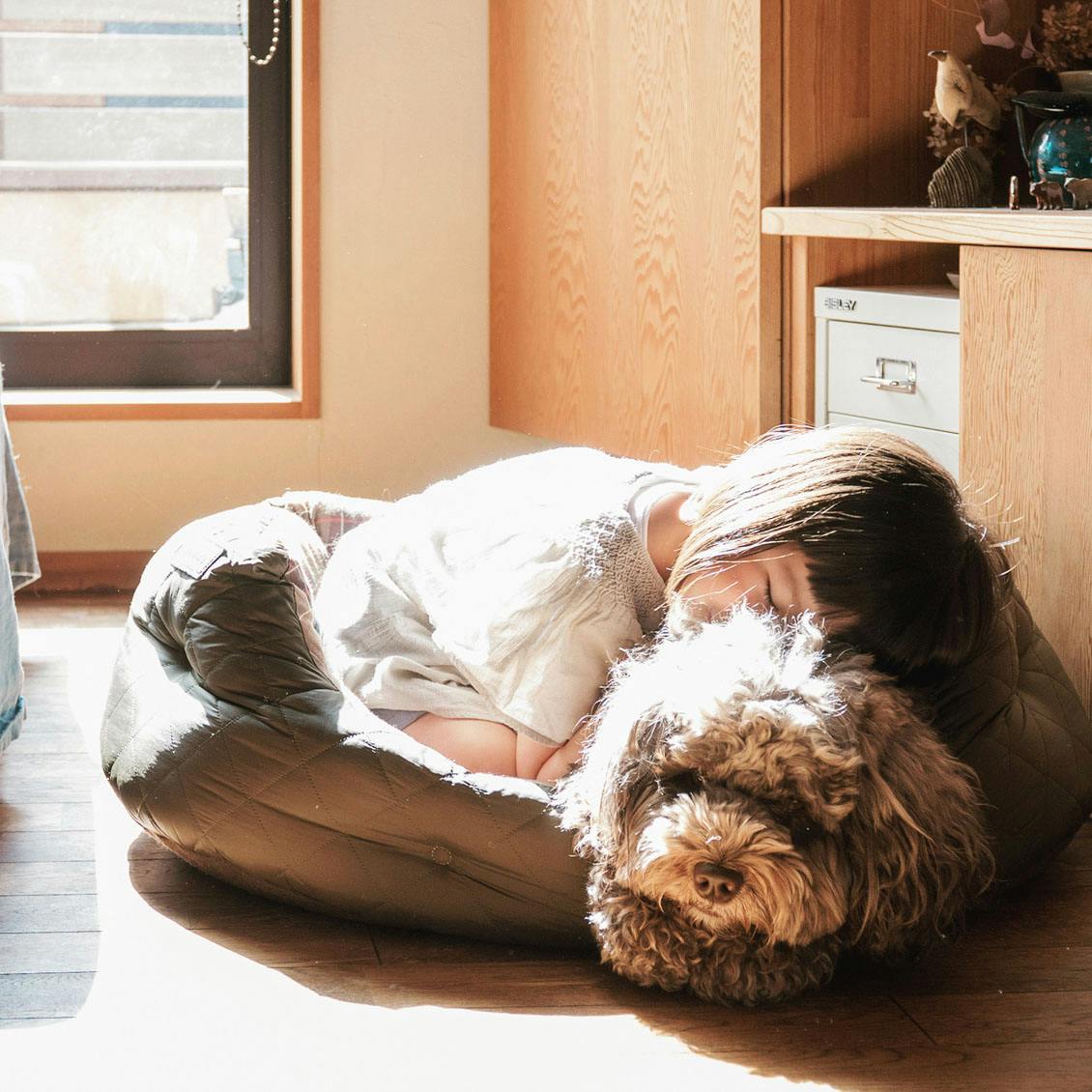 うちのイヌ、うちのネコ】娘さんと犬のやりとりが微笑ましい。写真家