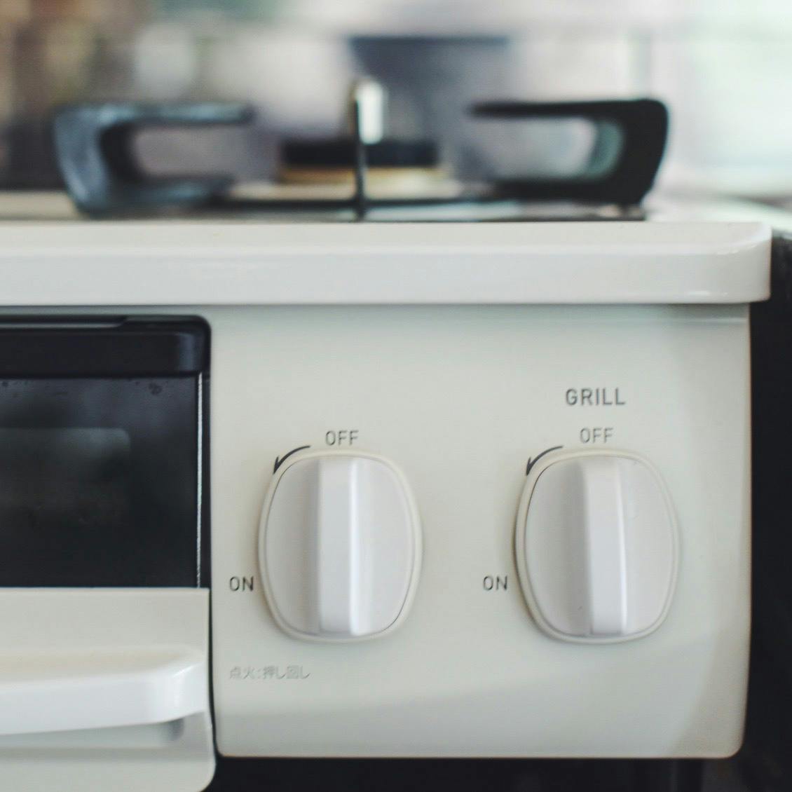 リンナイの白いガスコンロ ホワロ でおしゃれな台所の景色を 北欧 暮らしの道具店