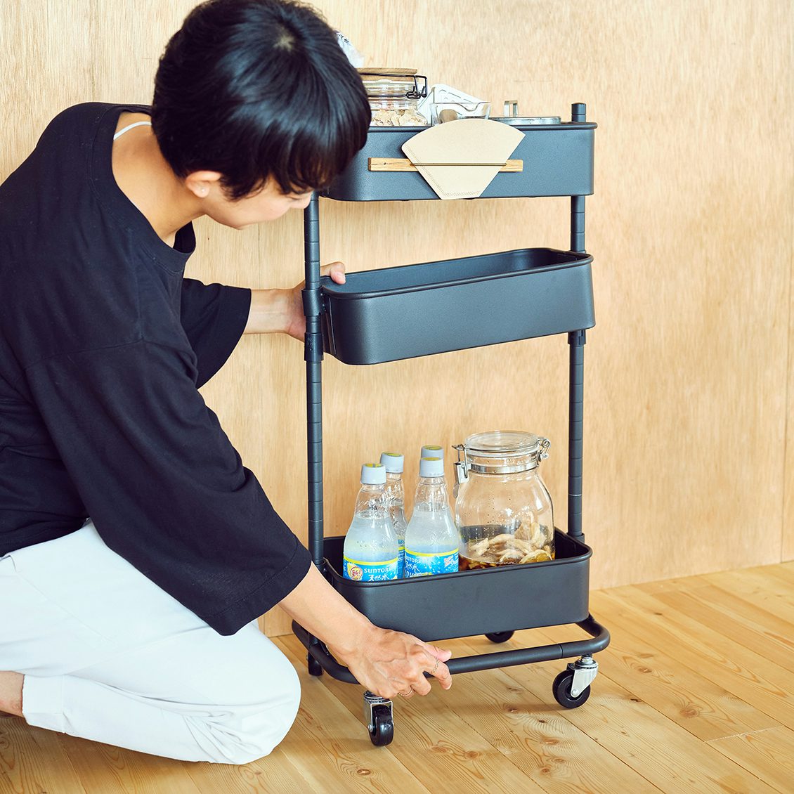 ワゴン収納の使い方 山善のバスケットトローリーを活用した本多さおりさんの収納アイデア 北欧 暮らしの道具店 ワゴン収納の使い方 山善のバスケットトローリーを活用した本多さおりさんの収納アイデア 北欧 暮らしの道具店
