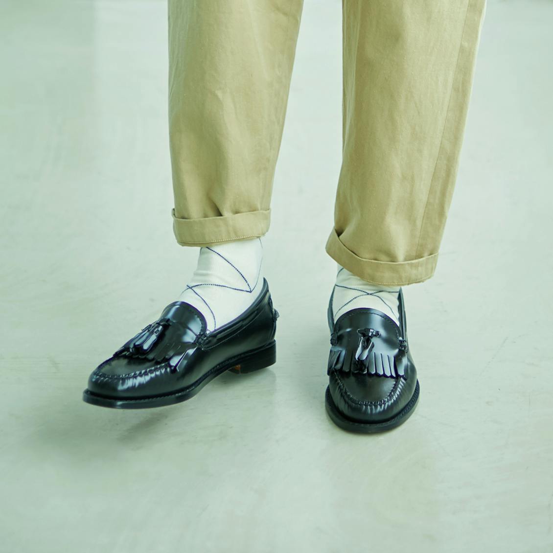 秋色プラン 第2話 ポイントは 素肌見せ のバランス サンダルやスニーカー 大人が似合う靴下合わせの法則 北欧 暮らしの道具店