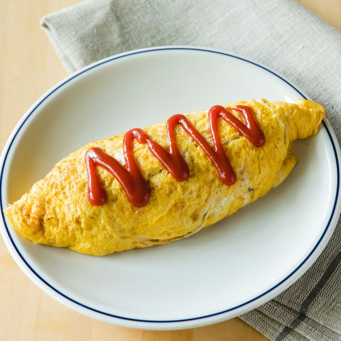 なつかしい洋食 贅沢に たっぷり卵を使おう 至福を味わう オムライス のレシピ 北欧 暮らしの道具店 なつかしい洋食 贅沢に たっぷり卵を使おう 至福を味わう オムライス のレシピ 北欧 暮らしの道具店
