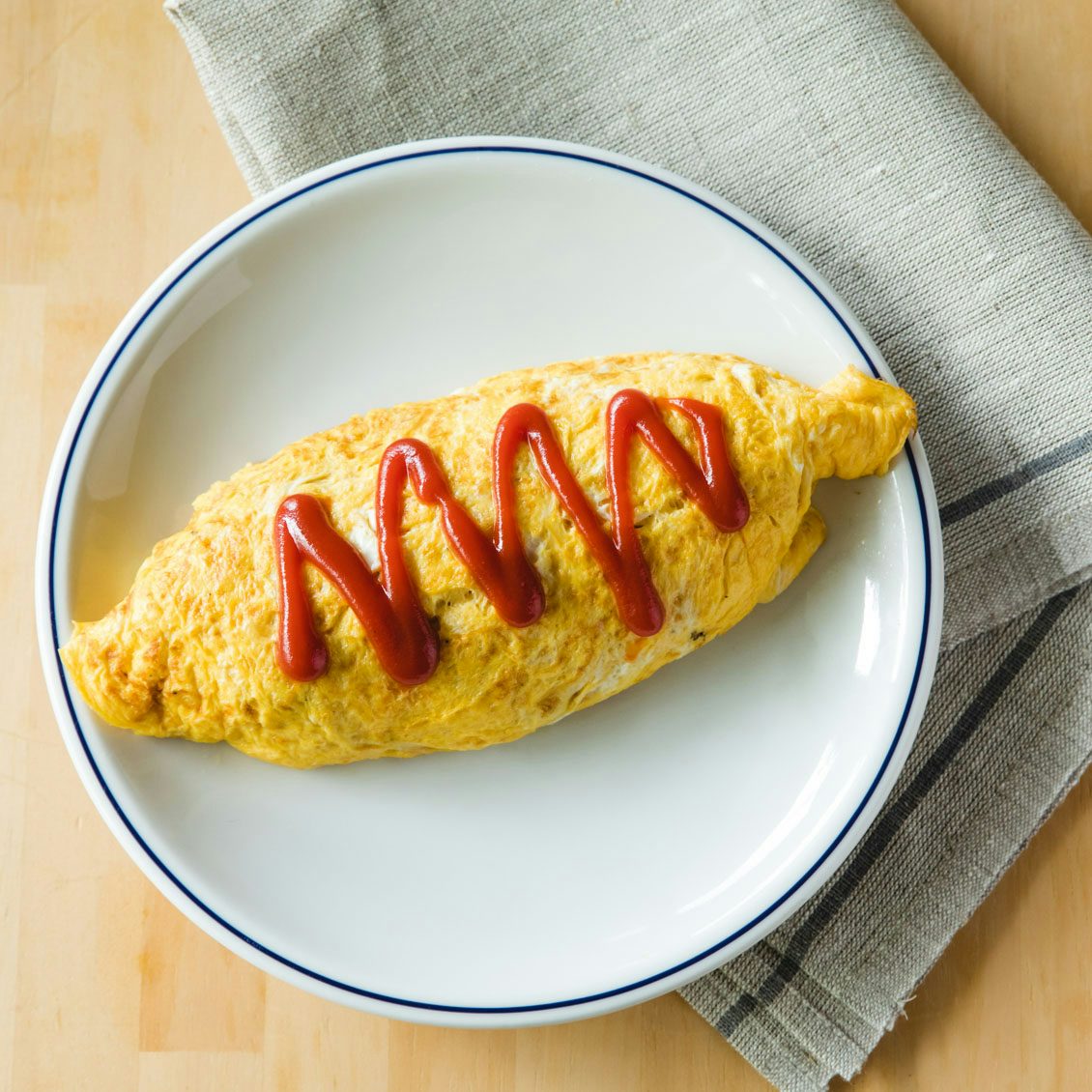 なつかしい洋食 贅沢に たっぷり卵を使おう 至福を味わう オムライス のレシピ 北欧 暮らしの道具店 なつかしい洋食 贅沢に たっぷり卵を使おう 至福を味わう オムライス のレシピ 北欧 暮らしの道具店