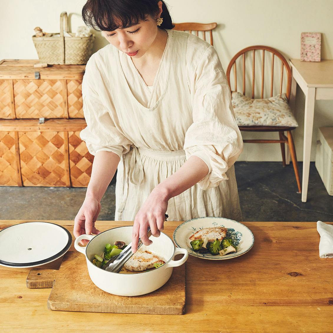 今夜のお鍋はコレ 第2話 かんたん調理で魚もふっくら かじきとブロッコリーのポットロースト 北欧 暮らしの道具店