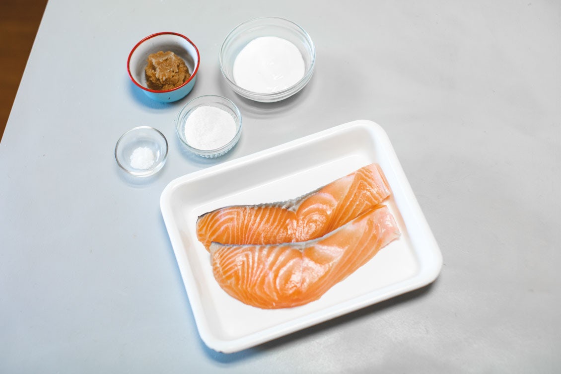 疲れた日こそ 食べたい魚 第1話 ごはんおかわり必至の絶品 鮭の味噌ヨーグルト漬け 北欧 暮らしの道具店 疲れた日こそ 食べたい魚 第1話 ごはんおかわり必至の絶品 鮭の味噌ヨーグルト漬け 北欧 暮らしの道具店
