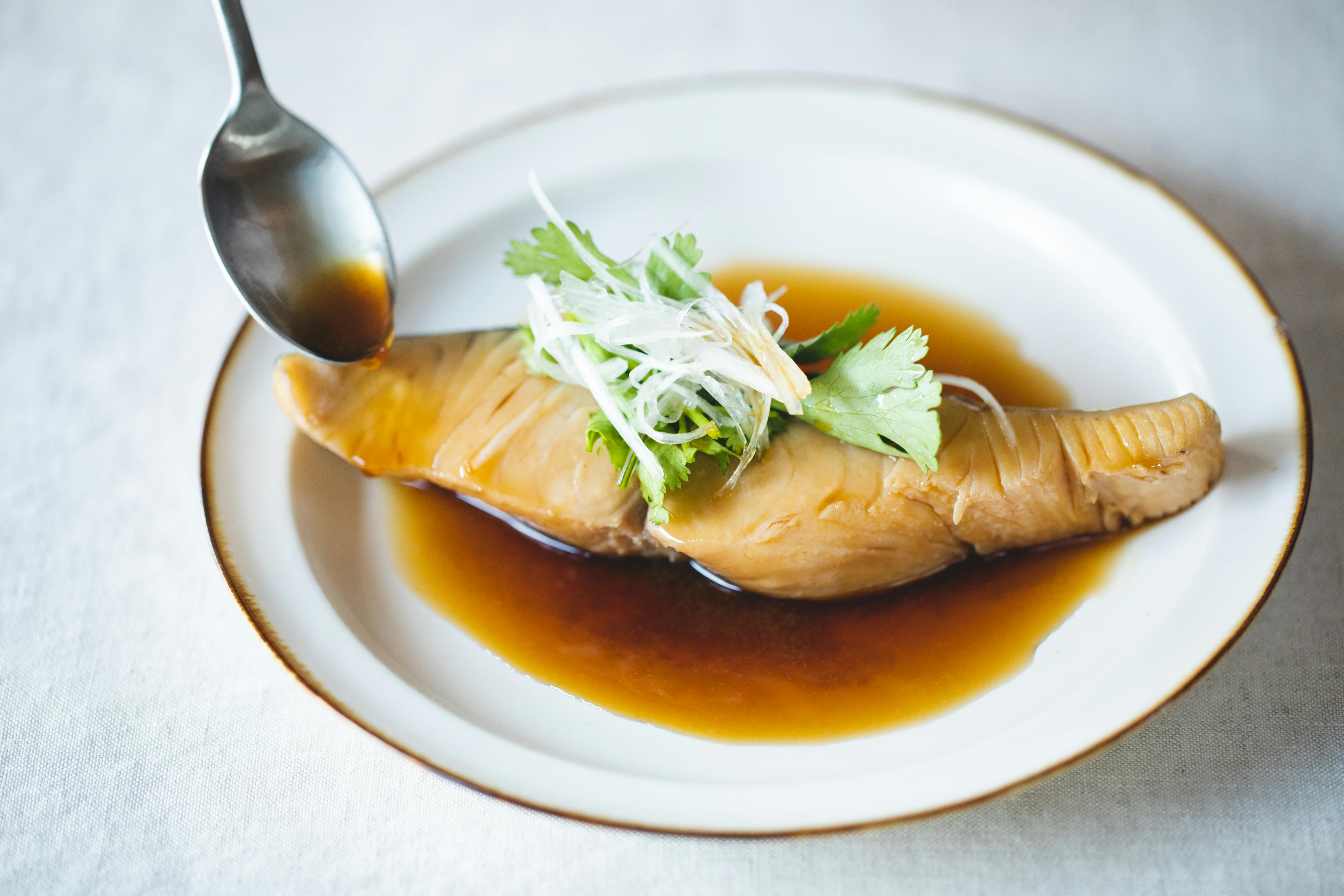 疲れた日こそ 食べたい魚 第2話 食べたくなったらお水と煮るだけ 旨味たっぷり さわらの中華風漬け 北欧 暮らしの道具店