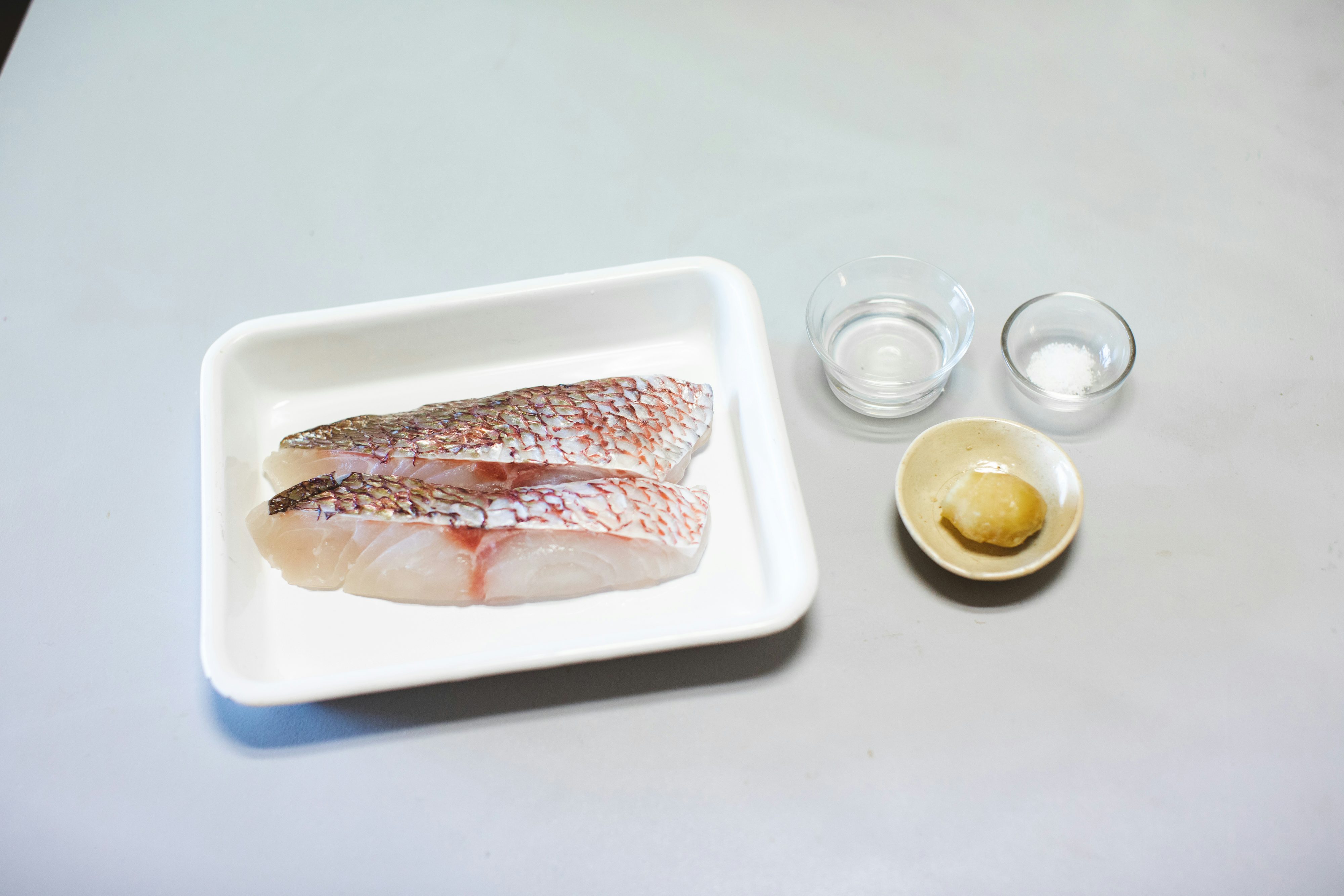 疲れた日こそ 食べたい魚 第4話 レンジでふわふわ蒸し魚 優しい味わい 鯛の生姜酒漬け 北欧 暮らしの道具店 疲れた日こそ 食べたい魚 第4話 レンジでふわふわ蒸し魚 優しい味わい 鯛の生姜酒漬け 北欧 暮らしの道具店