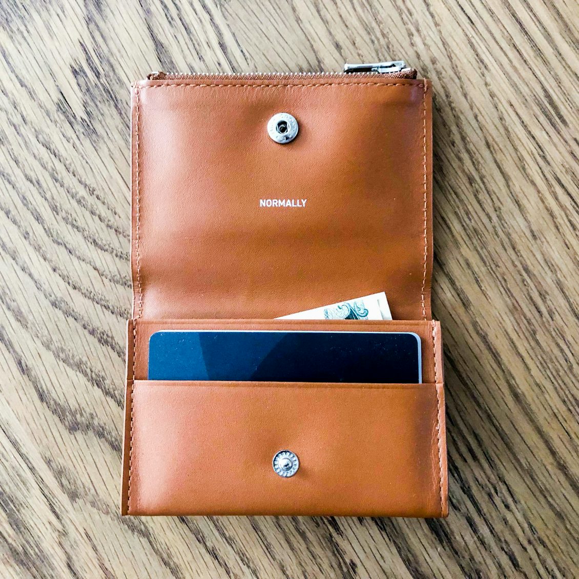 スタッフの使用レビュー キャッシュレス派のお財布事情って Normally財布を スタッフ4名が試しました 北欧 暮らしの道具店