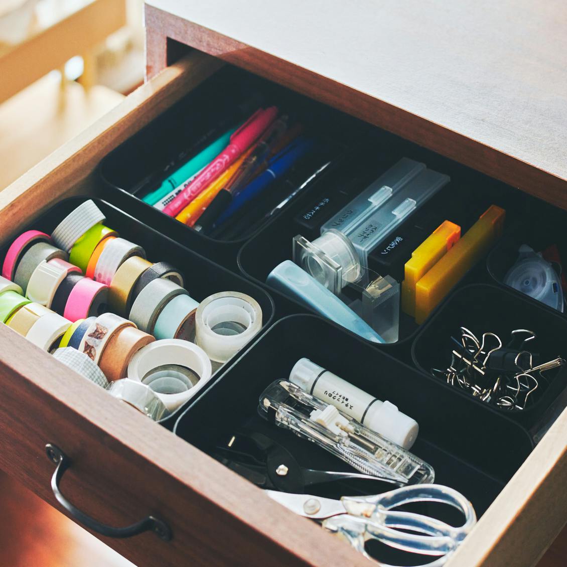 すっきりが続く部屋 第1話 箱やトレーを駆使して キッチンでの動きをスムーズに 北欧 暮らしの道具店