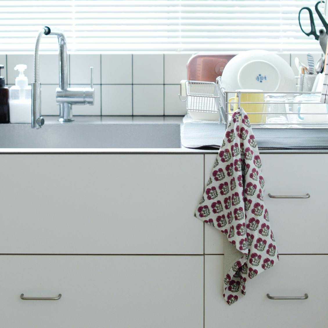 青葉家のあのアイテムを】前編：「家事がはかどるエプロンワンピース