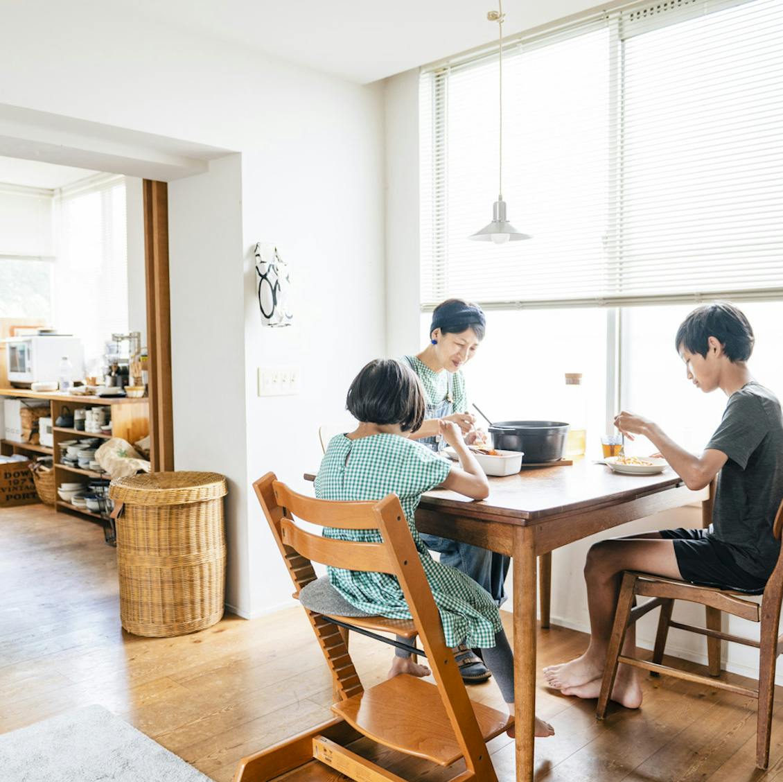 キッチンカウンターがポイント。家事がはかどる“独立型キッチン”の