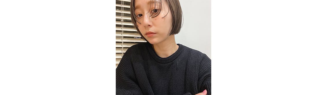 あの人のバッグ】極限まで身軽さを重視。必需品を小さくまとめて（石田一帆さん） - 北欧、暮らしの道具店