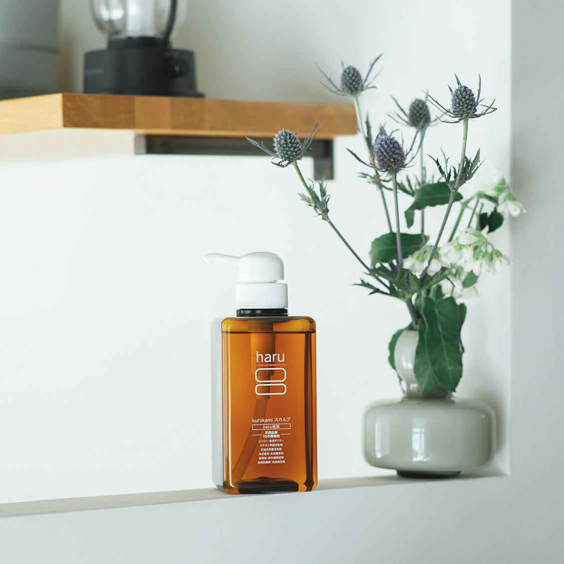 手間をかけずにケアできる「kurokami スカルプ」をスタッフ2人が試し