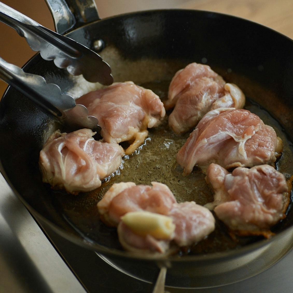 鶏肉 人気 鍋 焼く