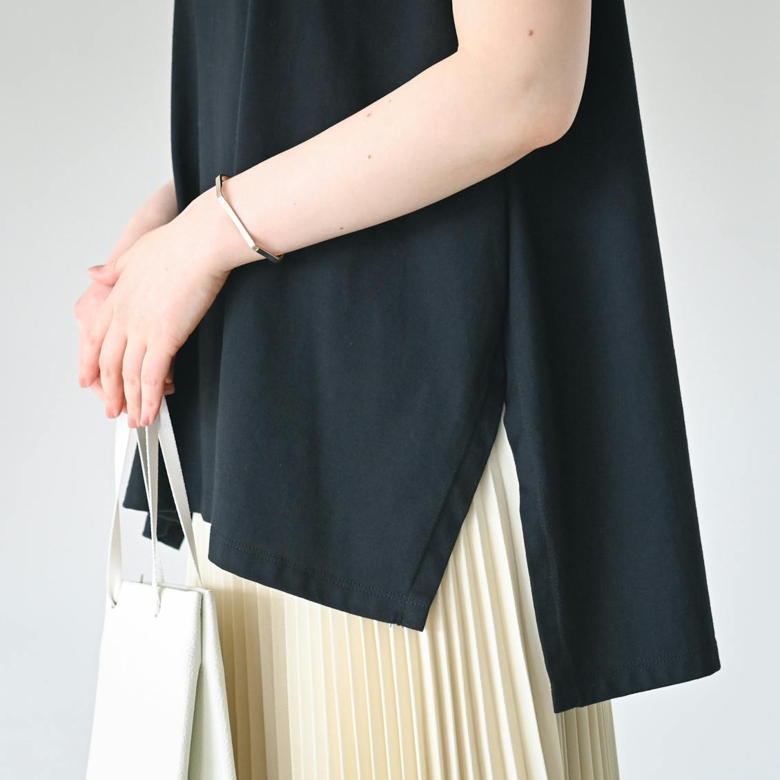 新商品】この一着でシルエット美人に。manonからこだわりの