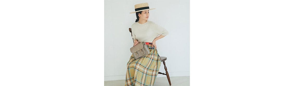 あの人のバッグ】シンプルなマニッシュコーデに、メイクで柔らかさを