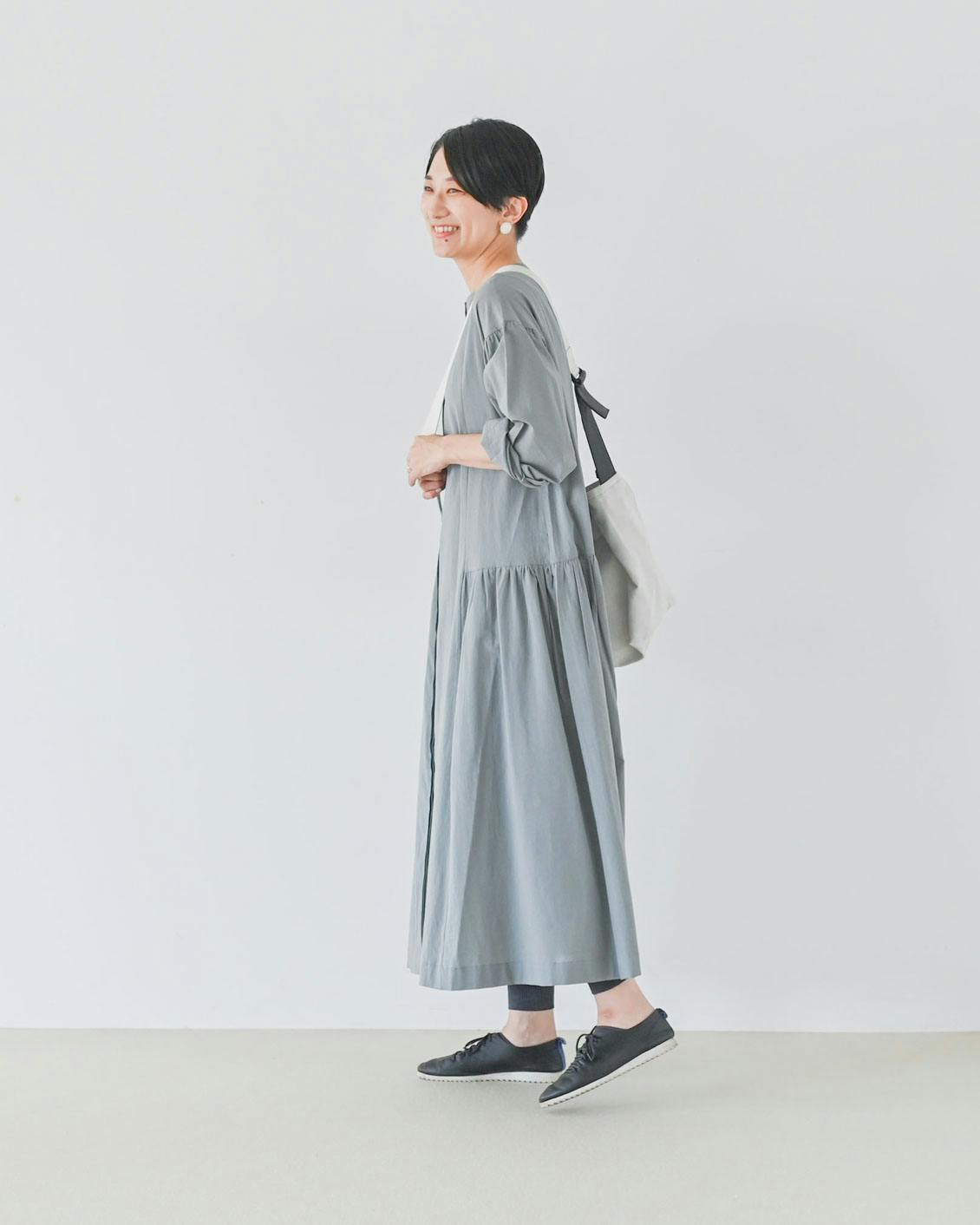シンプル ギャザー ワンピース★2色あり★大人コーデ 綺麗 上品 秋のはじめにワンピースを】甘すぎない仕立てで、着回し自由