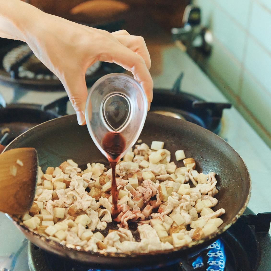 パスタを水につける オファー フライパンで炒める ミートソースで炒める