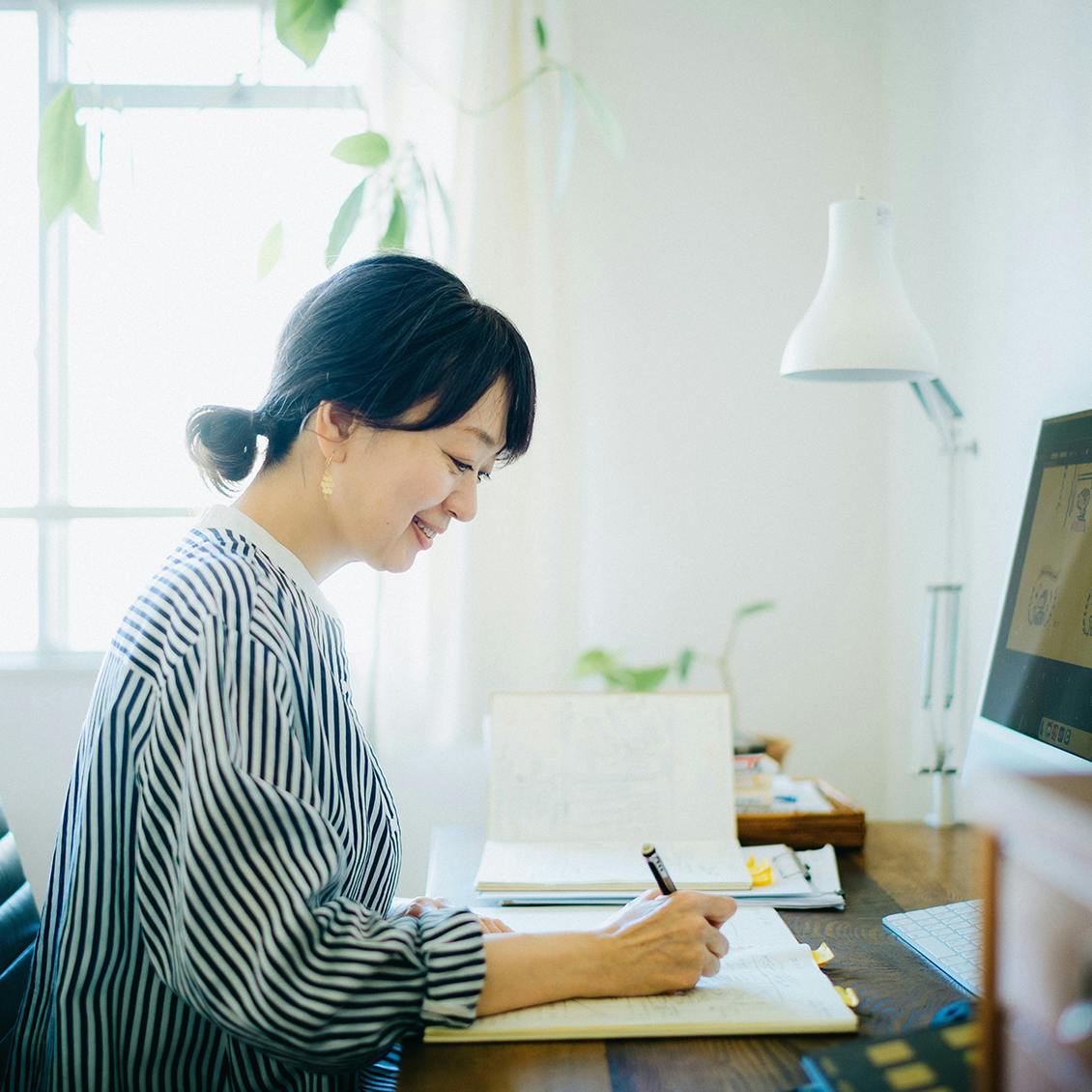 人生の波もよう】1話目：上京、失恋、ひとり旅。柿崎こうこさんが「まずは小さく動いてみる！」理由 - 北欧、暮らしの道具店